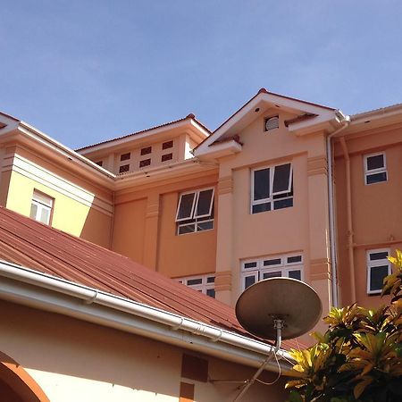 J Residence Motel Entebbe Bagian luar foto