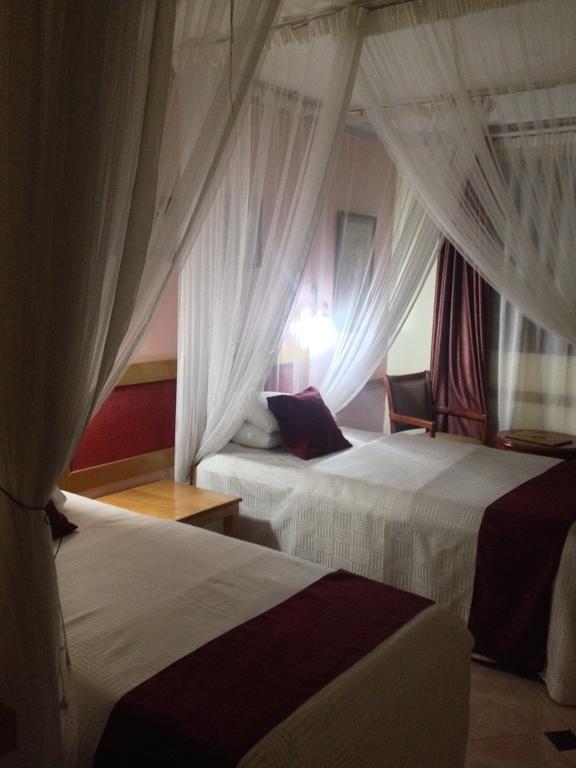 J Residence Motel Entebbe Ruang foto
