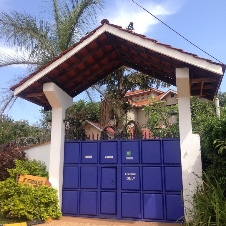 J Residence Motel Entebbe Bagian luar foto