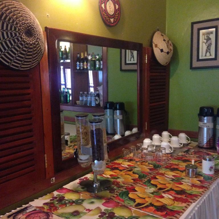 J Residence Motel Entebbe Bagian luar foto