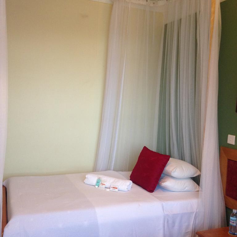 J Residence Motel Entebbe Bagian luar foto