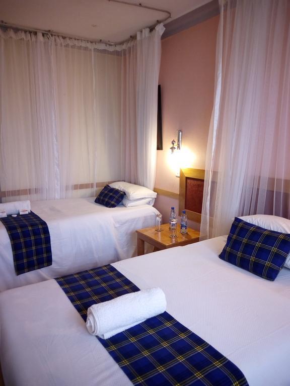 J Residence Motel Entebbe Bagian luar foto