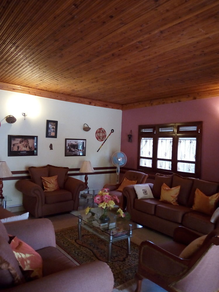 J Residence Motel Entebbe Bagian luar foto