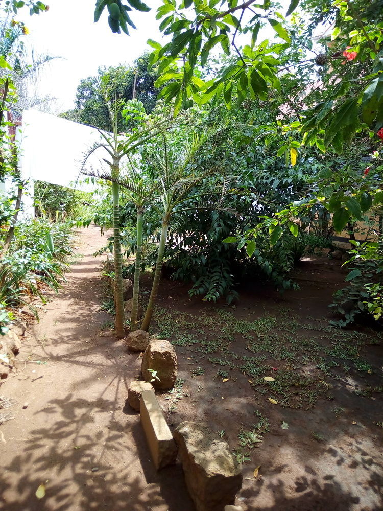 J Residence Motel Entebbe Bagian luar foto