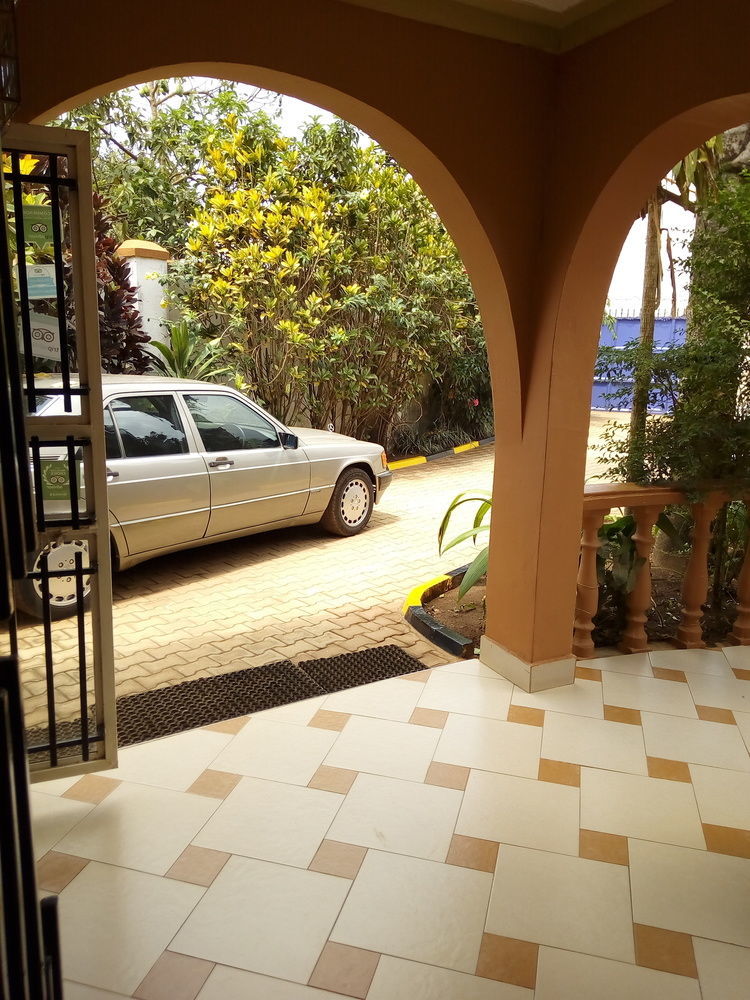J Residence Motel Entebbe Bagian luar foto