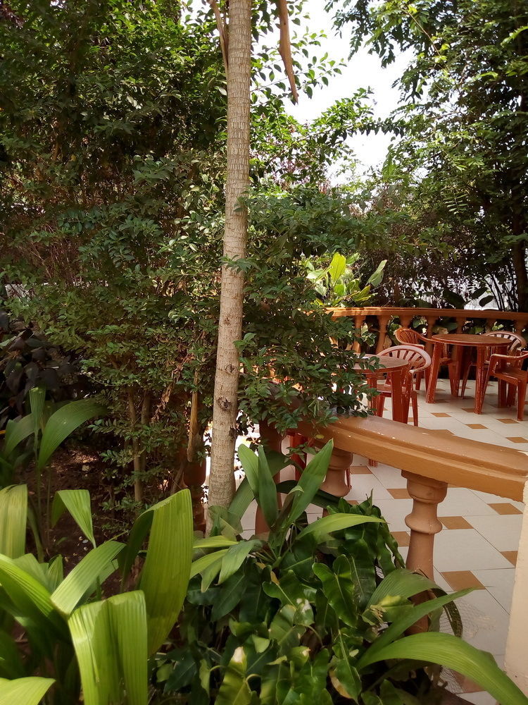 J Residence Motel Entebbe Bagian luar foto